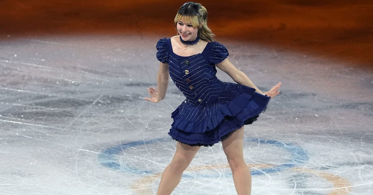 Olympic gold medalist Alysa Liu has fun in the Exhibition