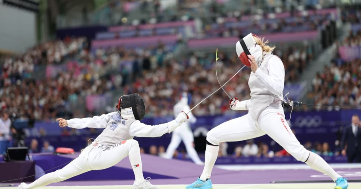 команда фехтовальщиков на дорожке