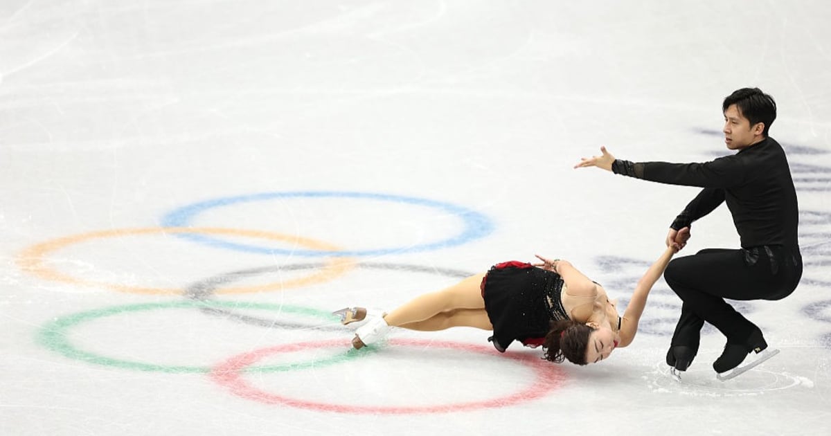 ビンテージ 美品 バブル Ｊ＆Rジャケット ヴィンテージ ダブルカラー 美シルエット バブリースーツ レトロ 80s 90s  銀座の街角でバブル時代にタイムスリップ！ ワイシャツだけ昭和じゃないけどね😅 #80年代 #昭和 #ダブルスーツ #銀座 #バブル時代 #バブル  #トレンディ ... GSDFVIYT 女の子のためのロマンチックな冬のカップルスケート時計じかけのオルゴールメカニズムホームデスクトップの装飾のギフト