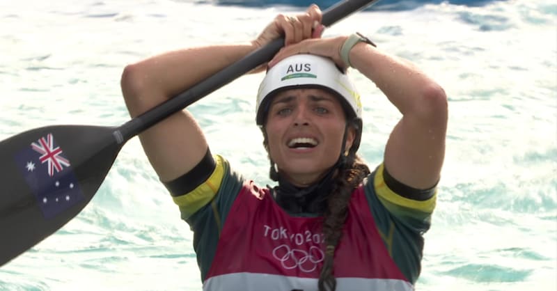 Momento de medalla Tokio 2020 piragüismo eslalon J Fox (AUS)