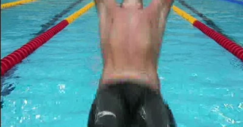 200m背泳ぎでロクテが新記録で優勝 - 競泳