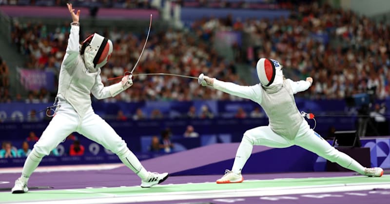 фехтовальщик с рапирой в бою