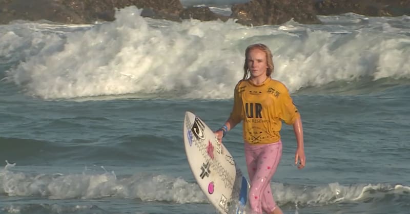 12-jähriges Surf-Wunderkind begeistert Elite