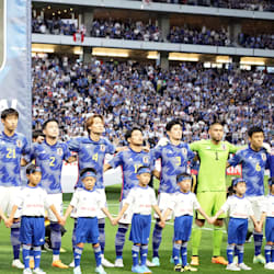 ◼️美品◼️バルセロナ◼️久保建英◼️三笘薫◼️サッカー◼️フットサル◼️練習 久保建英、三笘薫が笑顔でボール回し！U-24日本代表が